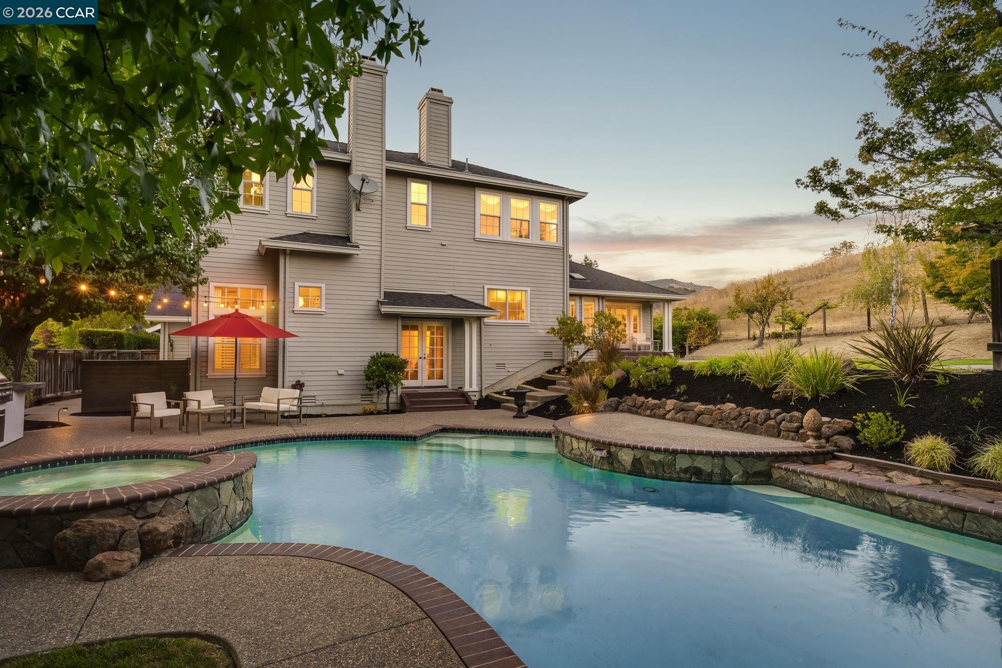 7 Eastward Ln