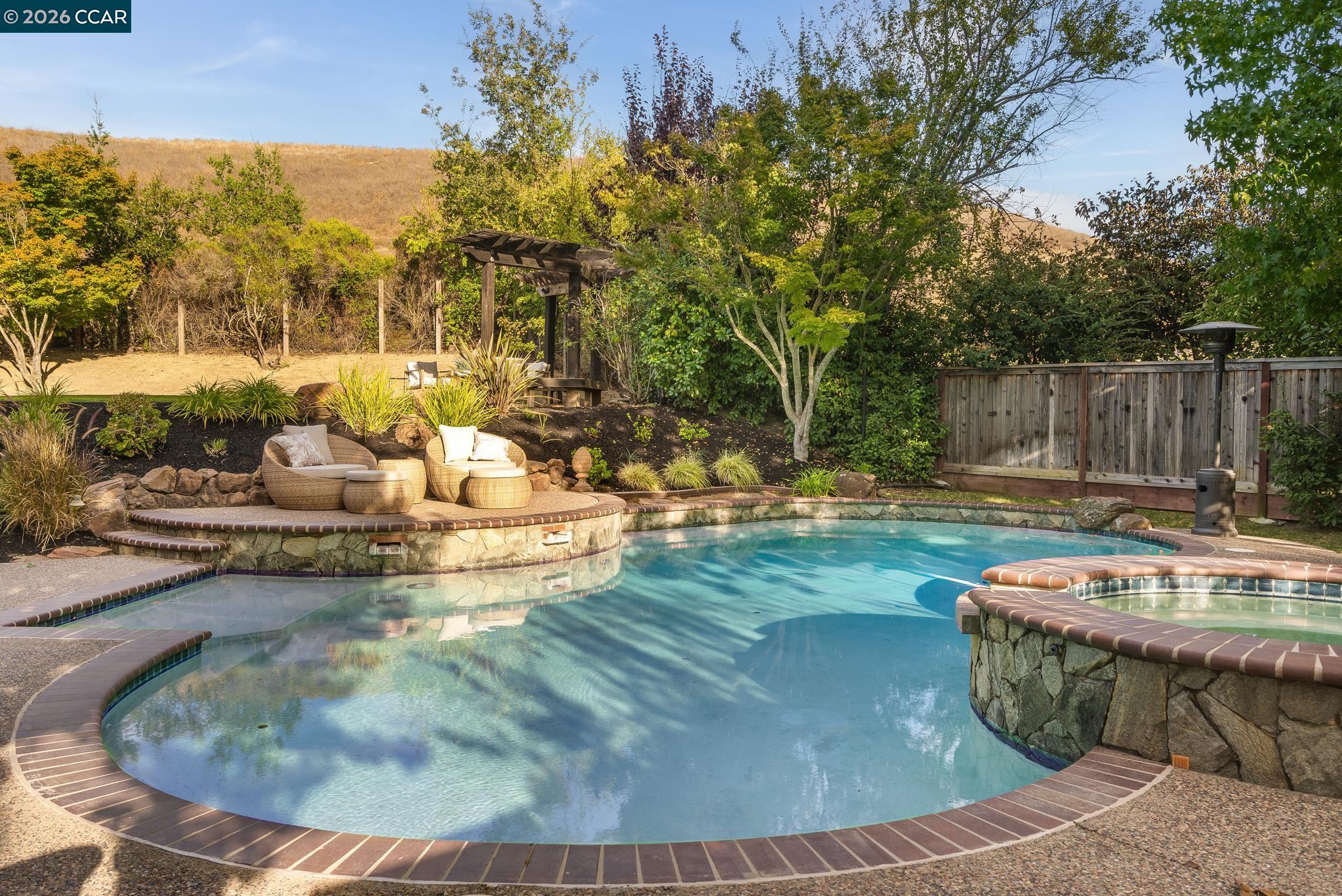 7 Eastward Ln