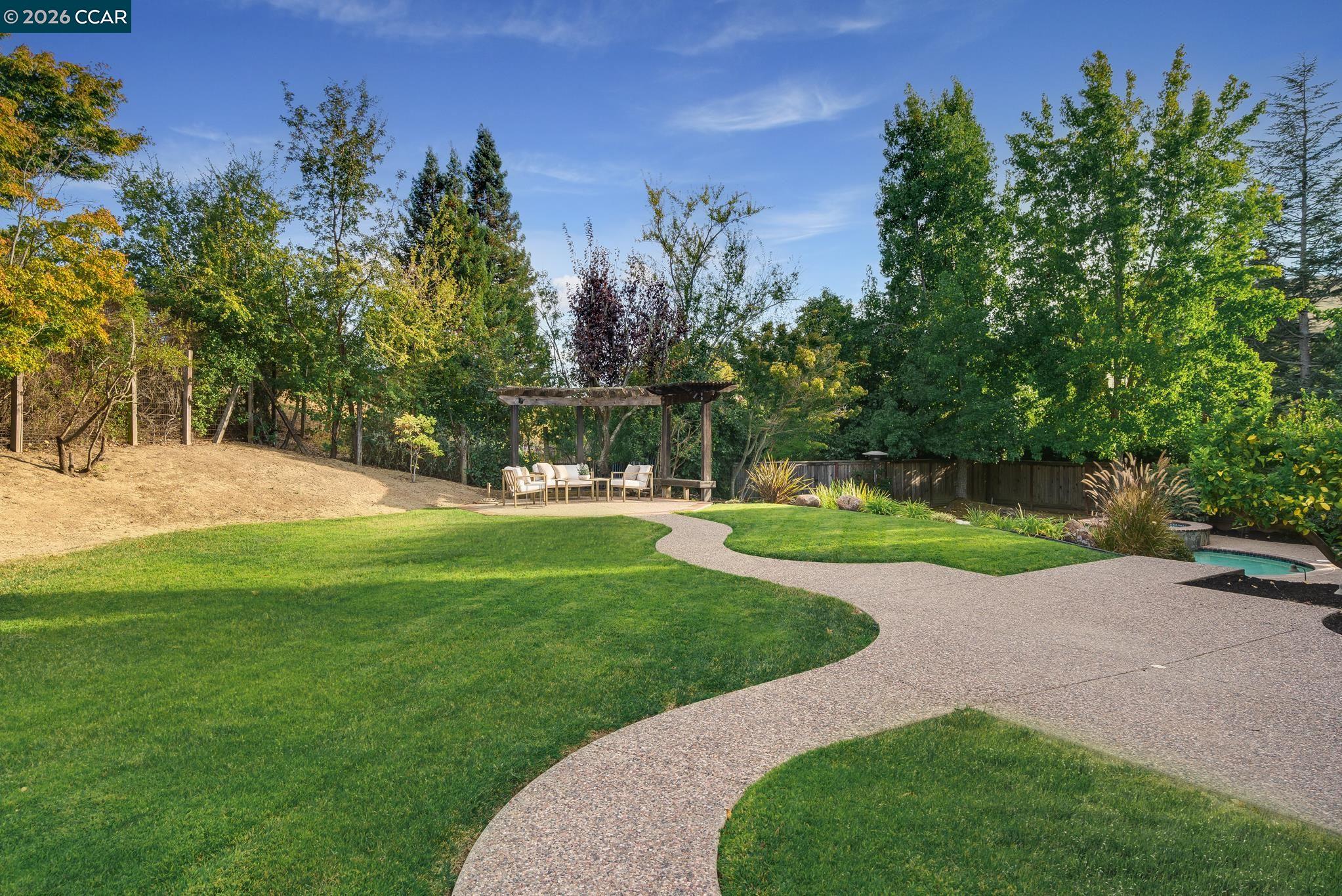 7 Eastward Ln