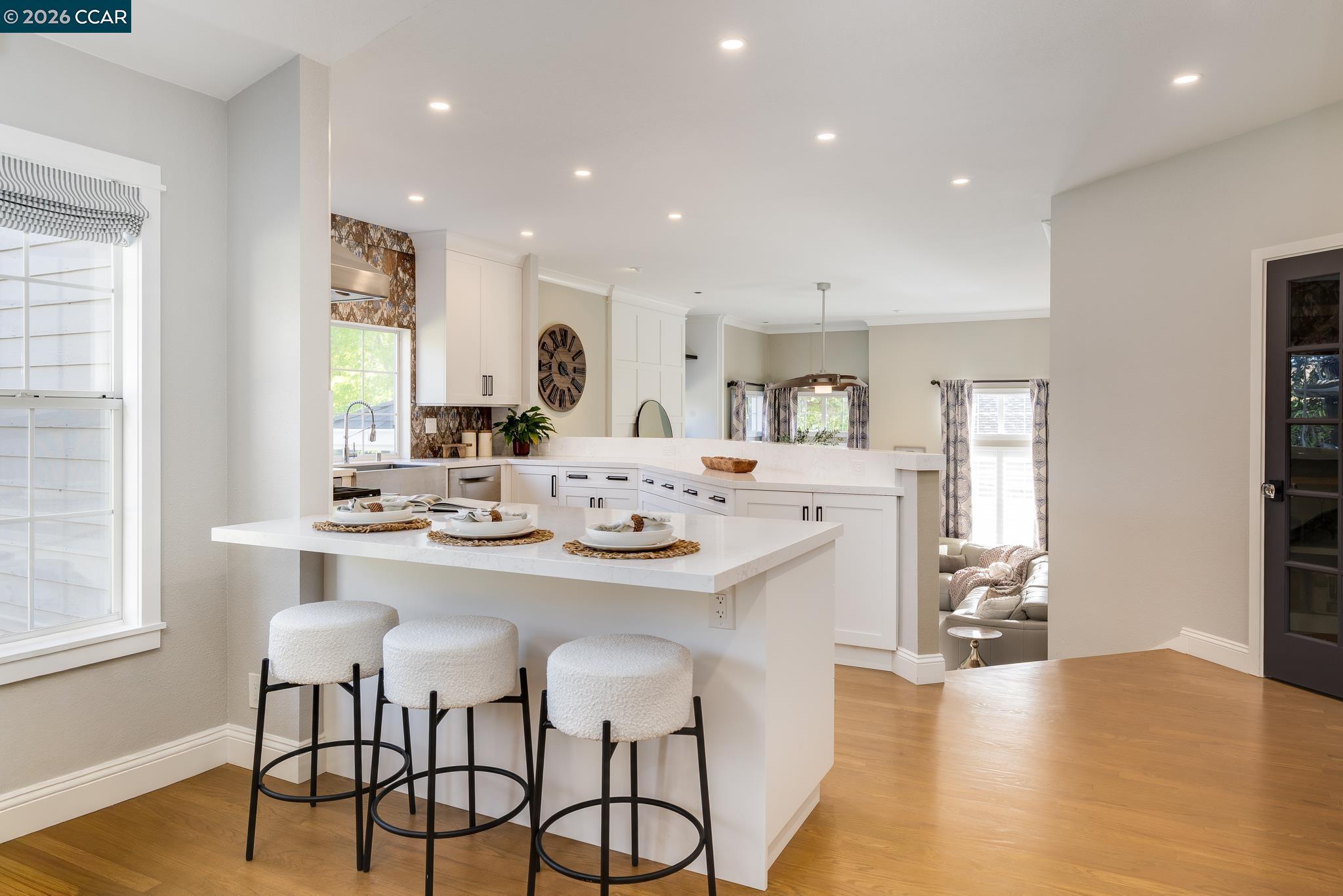 7 Eastward Ln