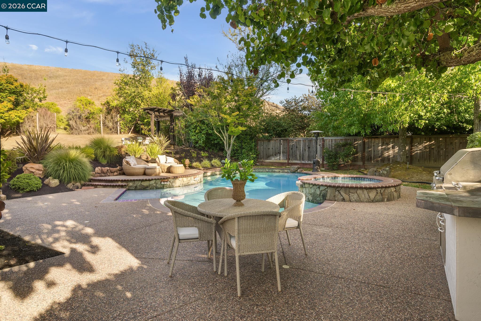 7 Eastward Ln
