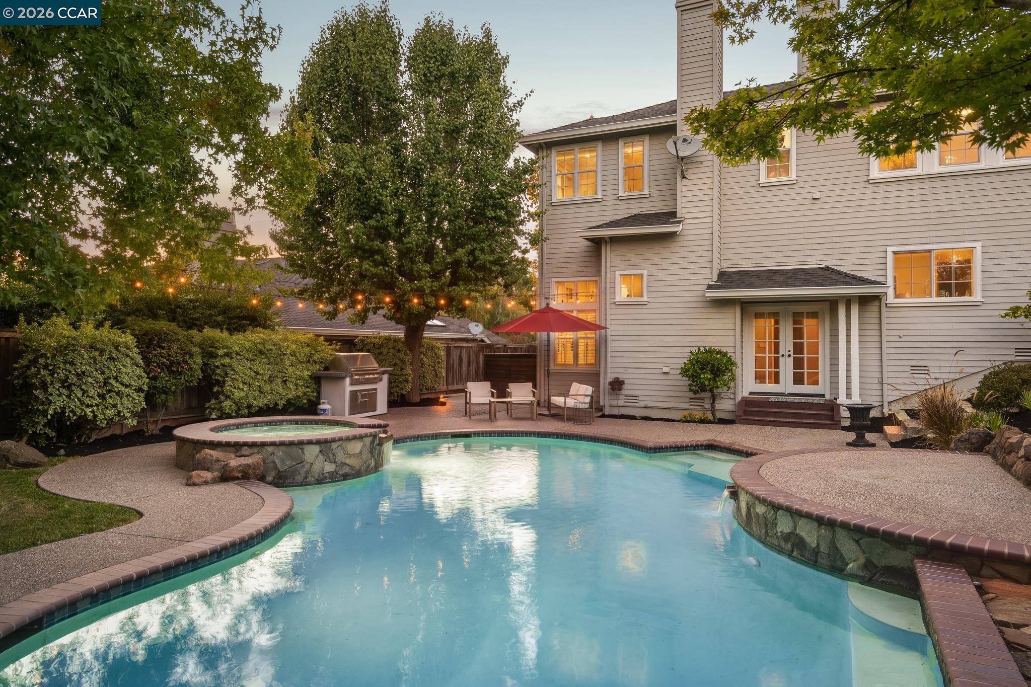 7 Eastward Ln