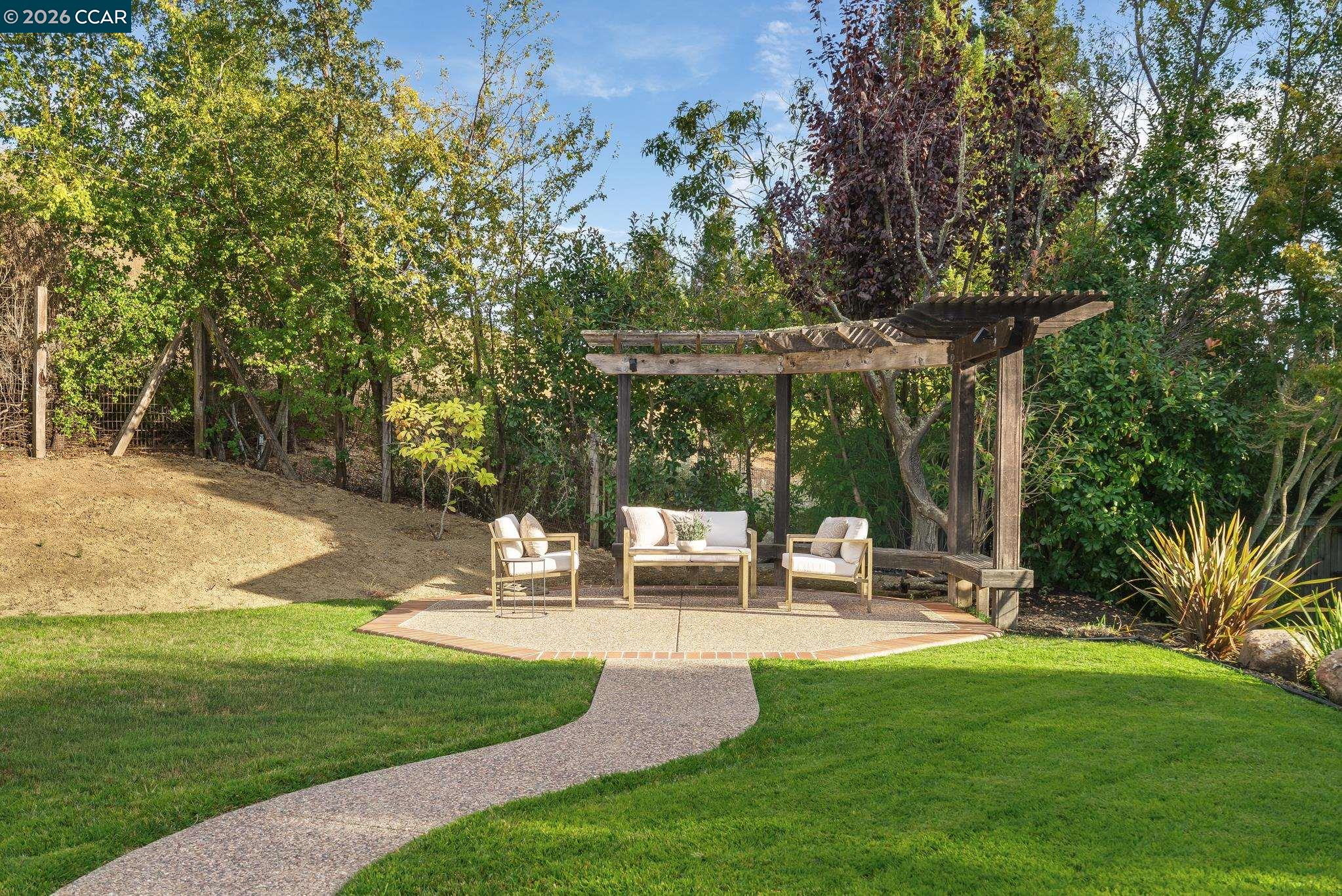7 Eastward Ln