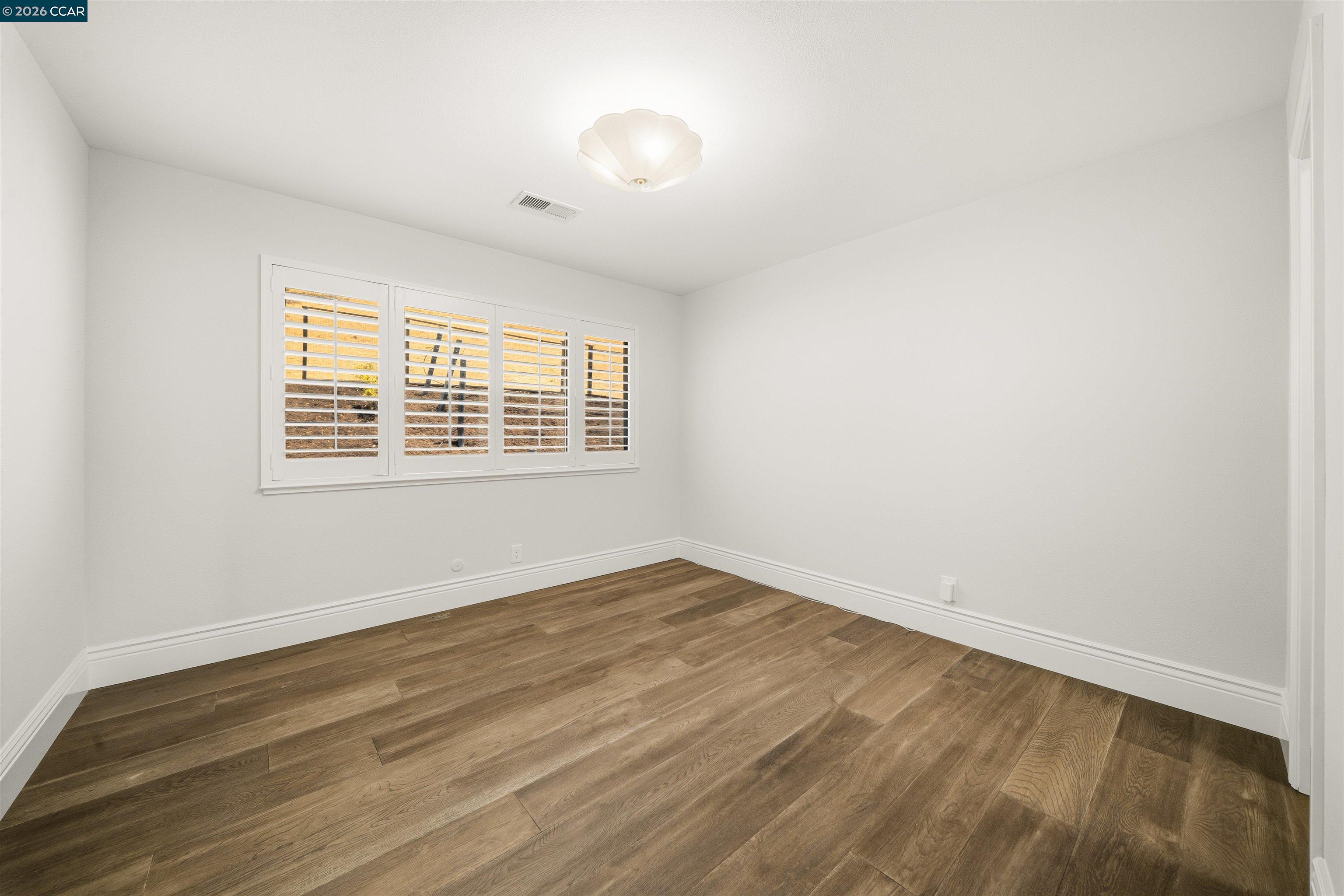 330 Twin Peaks Ln