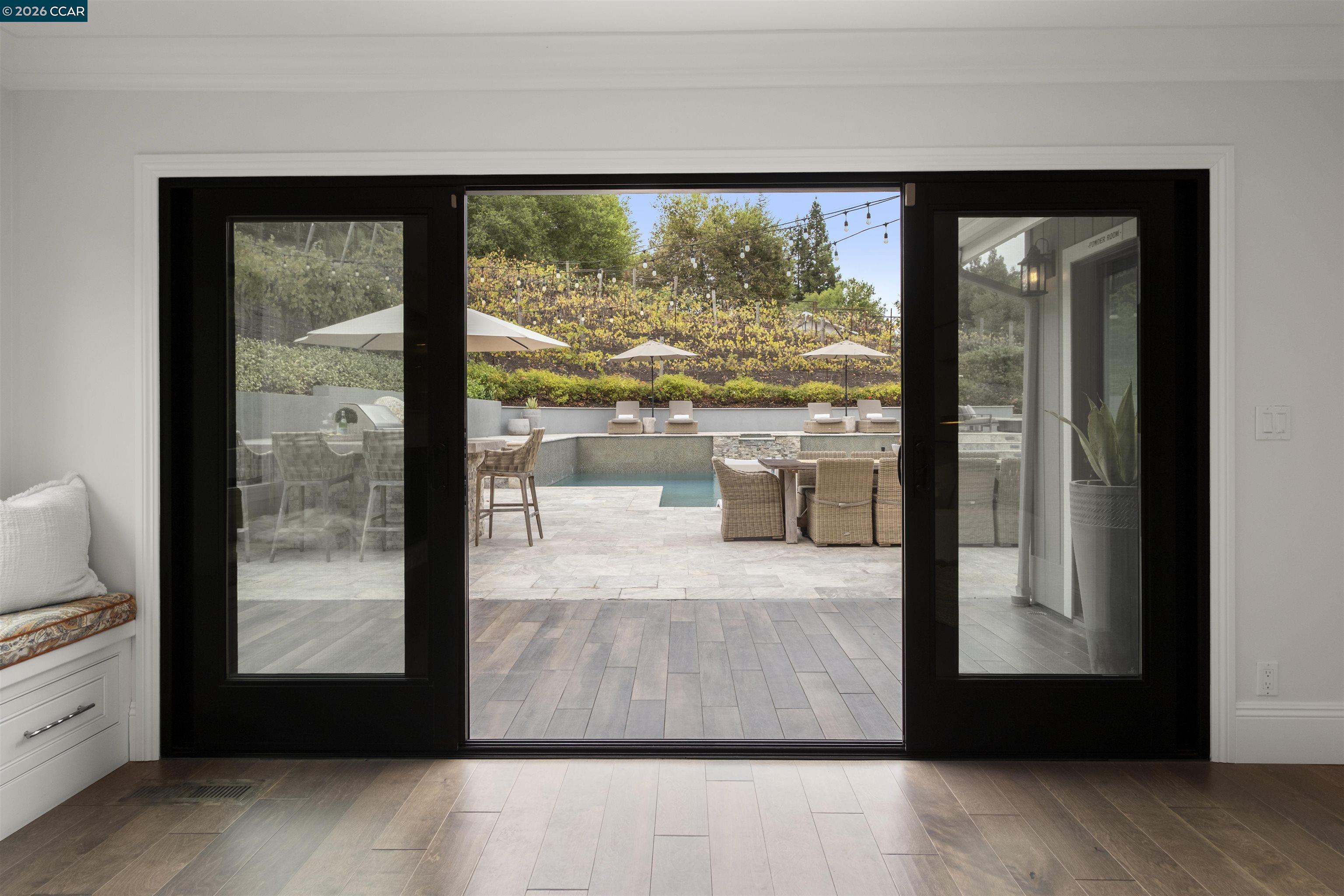 330 Twin Peaks Ln