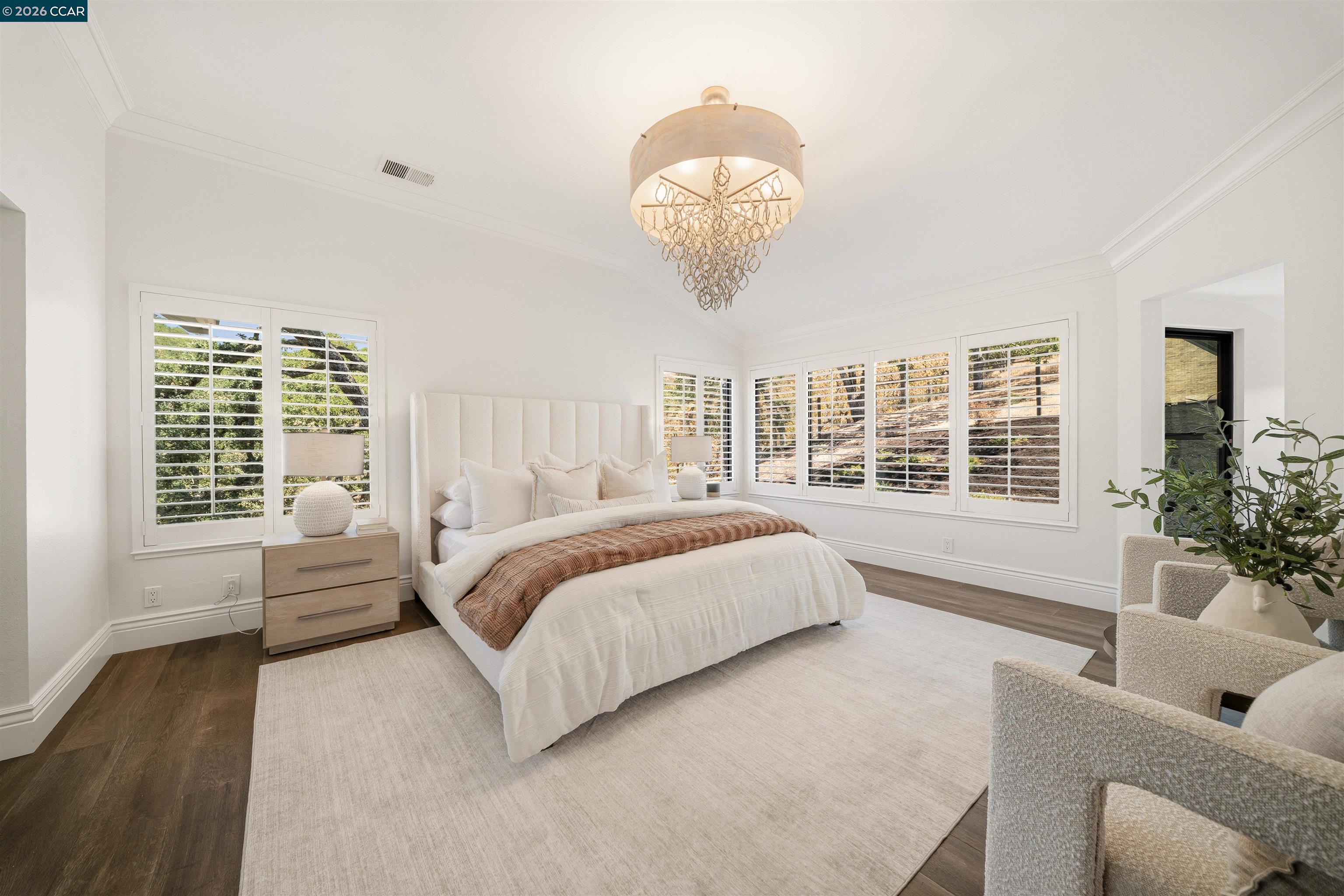 330 Twin Peaks Ln