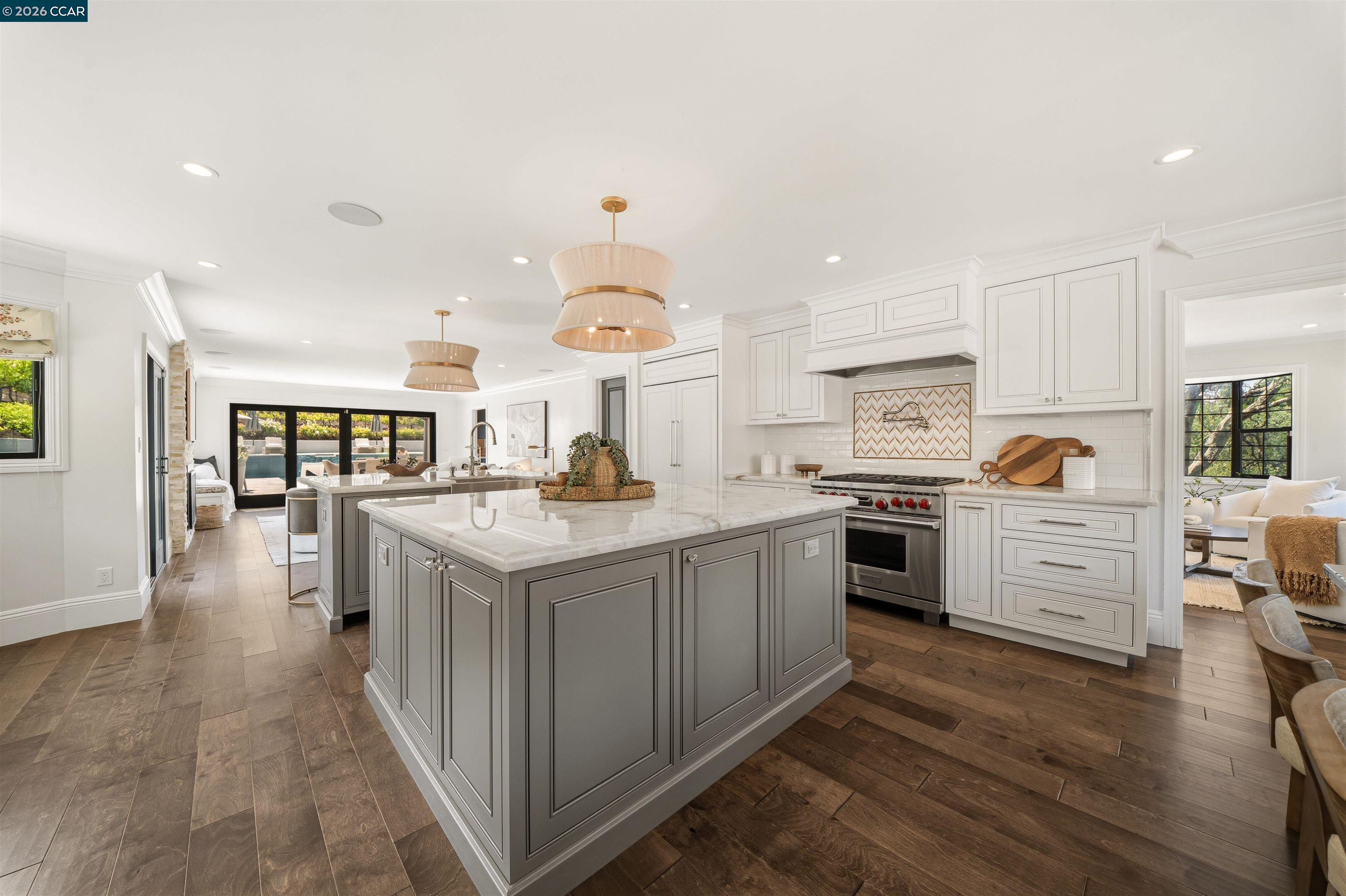 330 Twin Peaks Ln