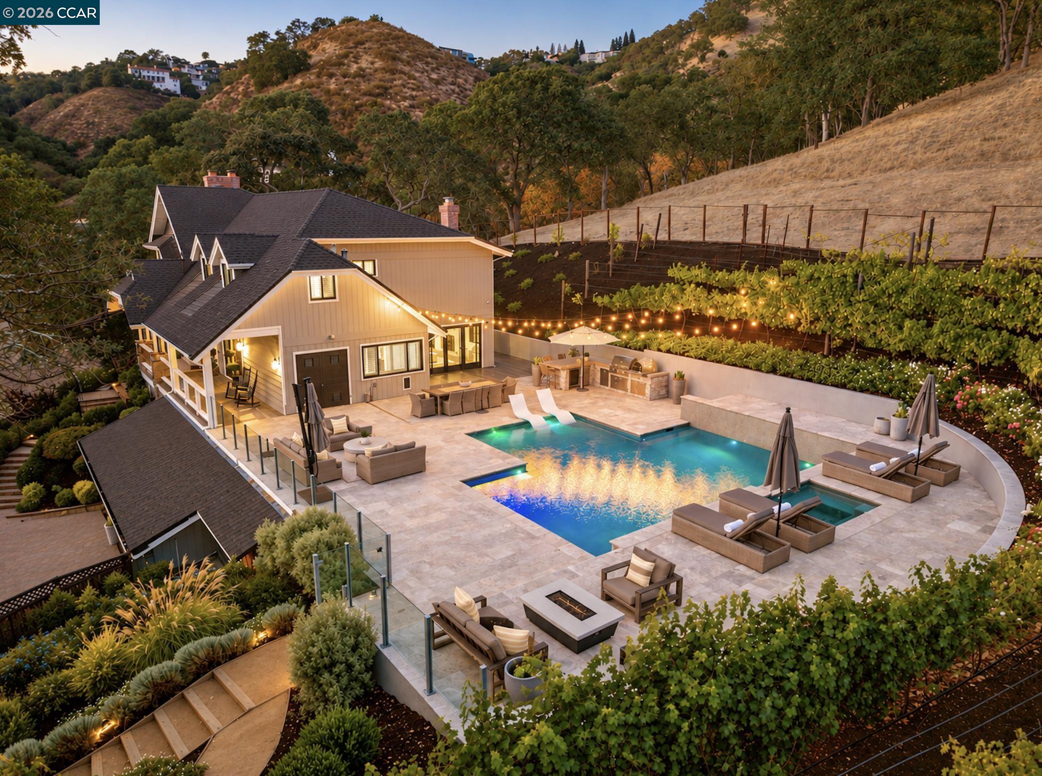330 Twin Peaks Ln