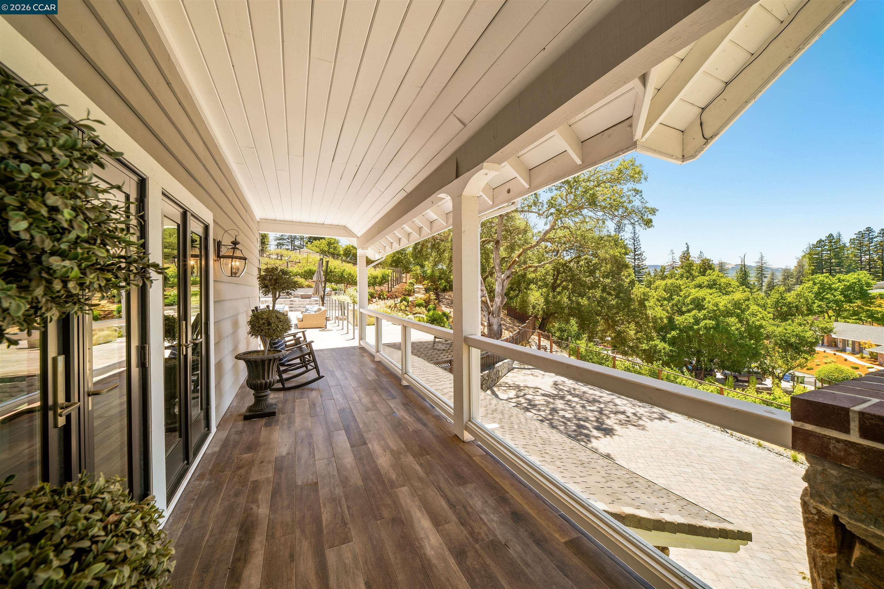 330 Twin Peaks Ln