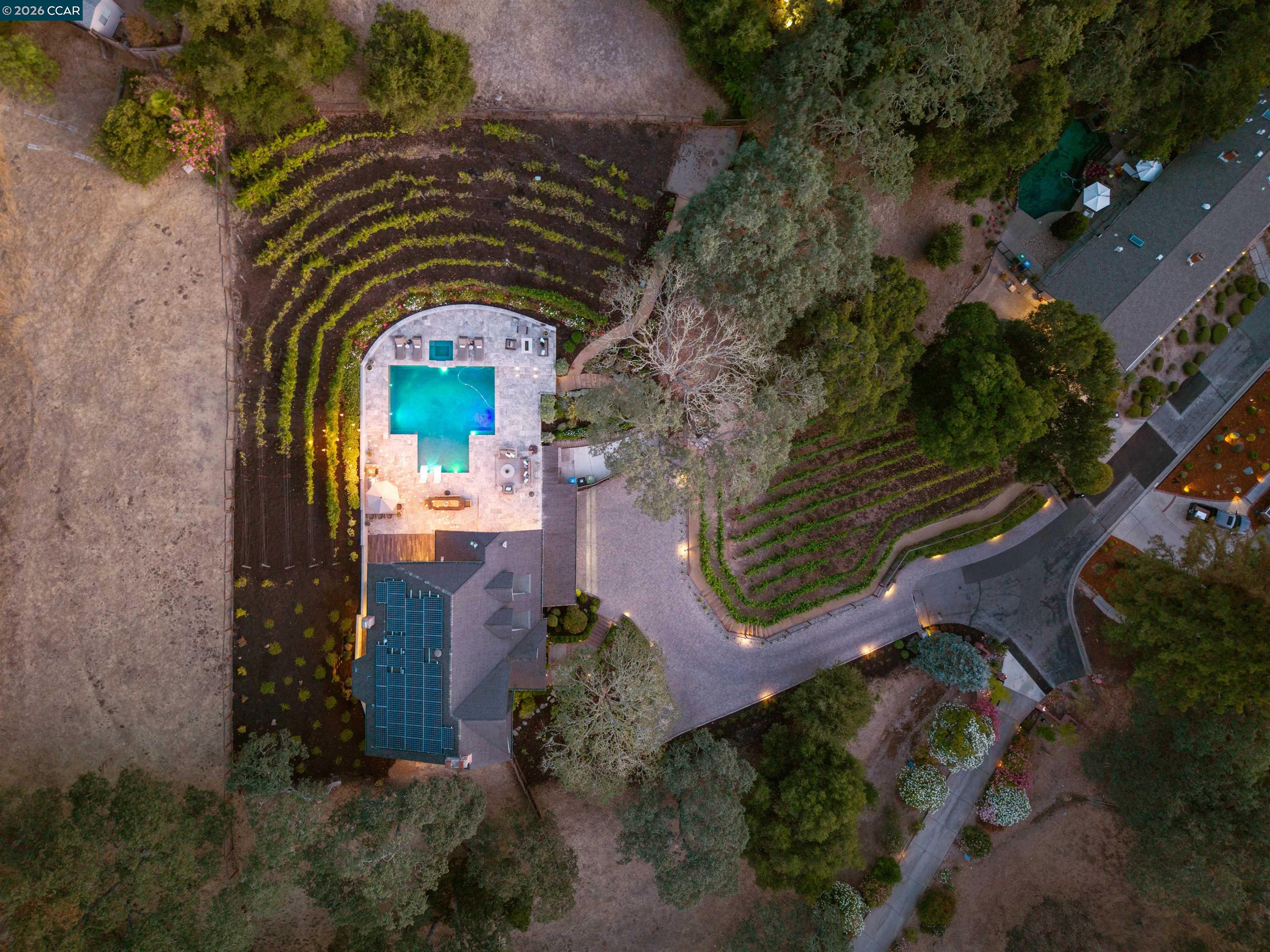 330 Twin Peaks Ln