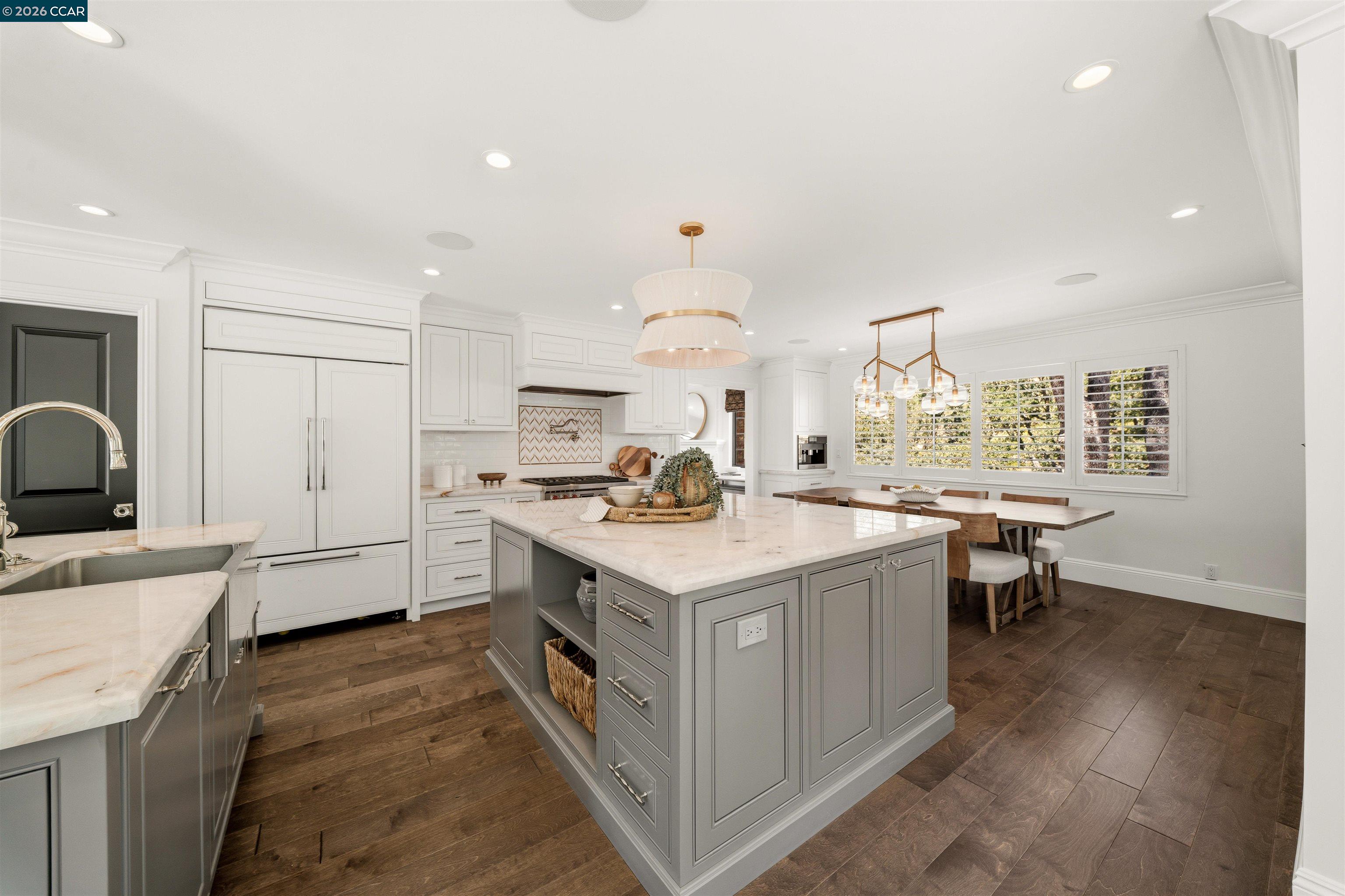 330 Twin Peaks Ln