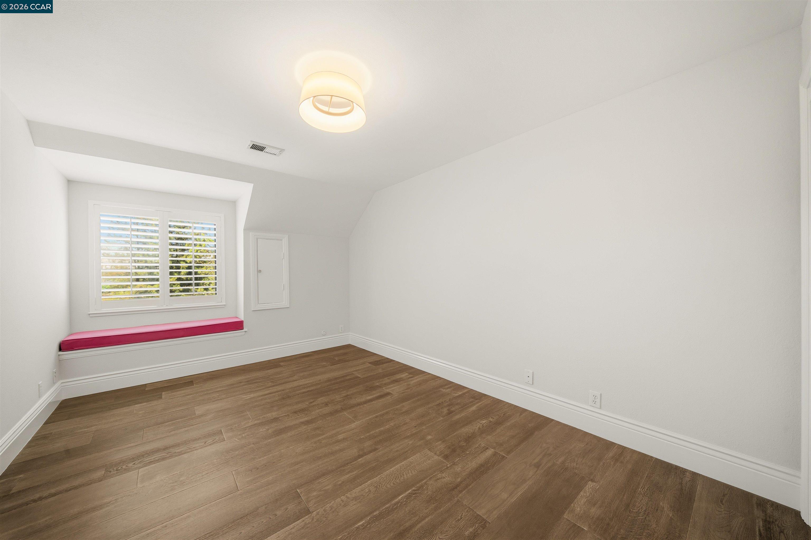 330 Twin Peaks Ln