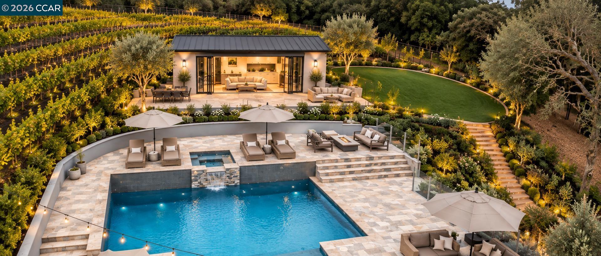 330 Twin Peaks Ln