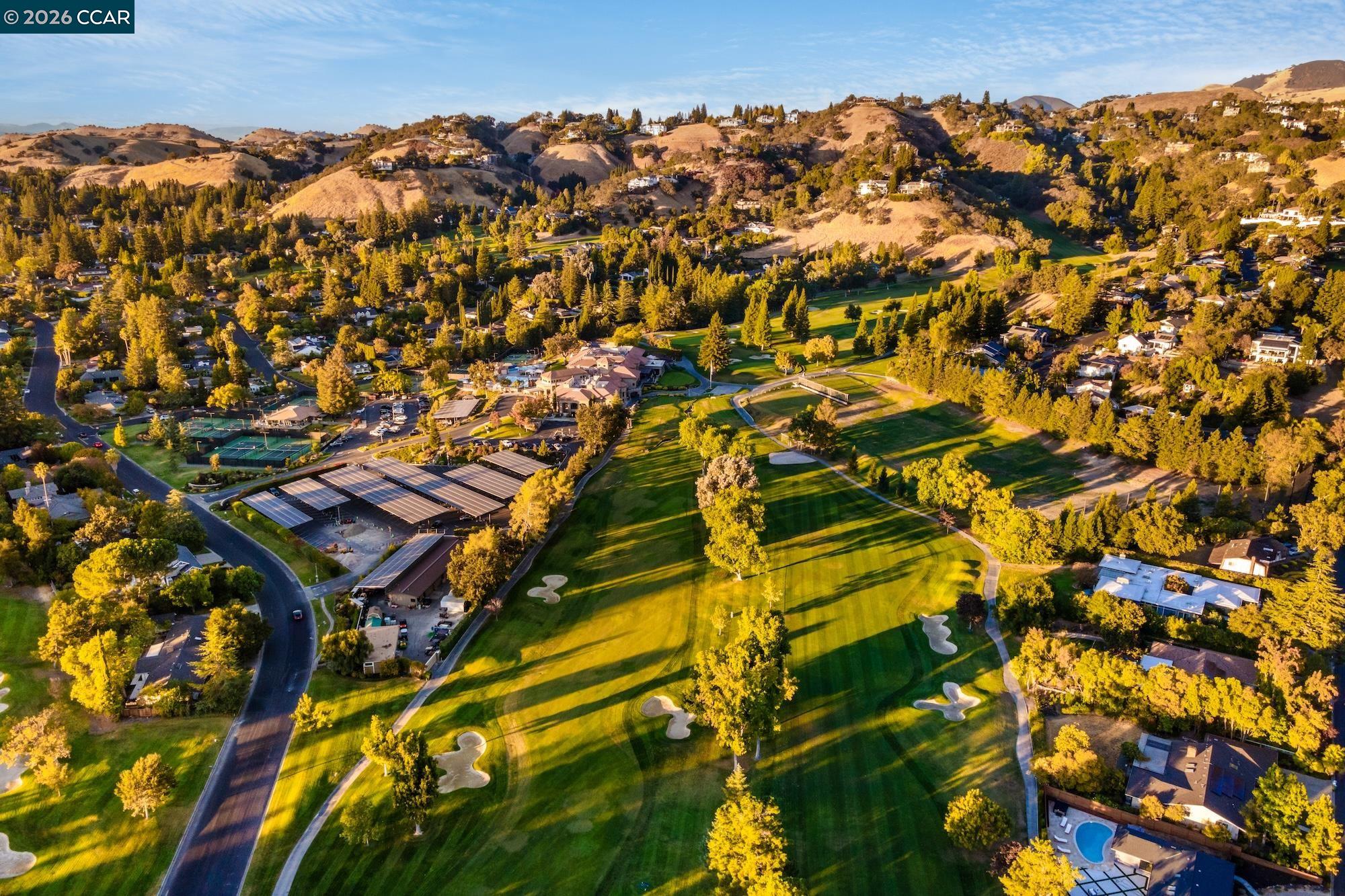 330 Twin Peaks Ln