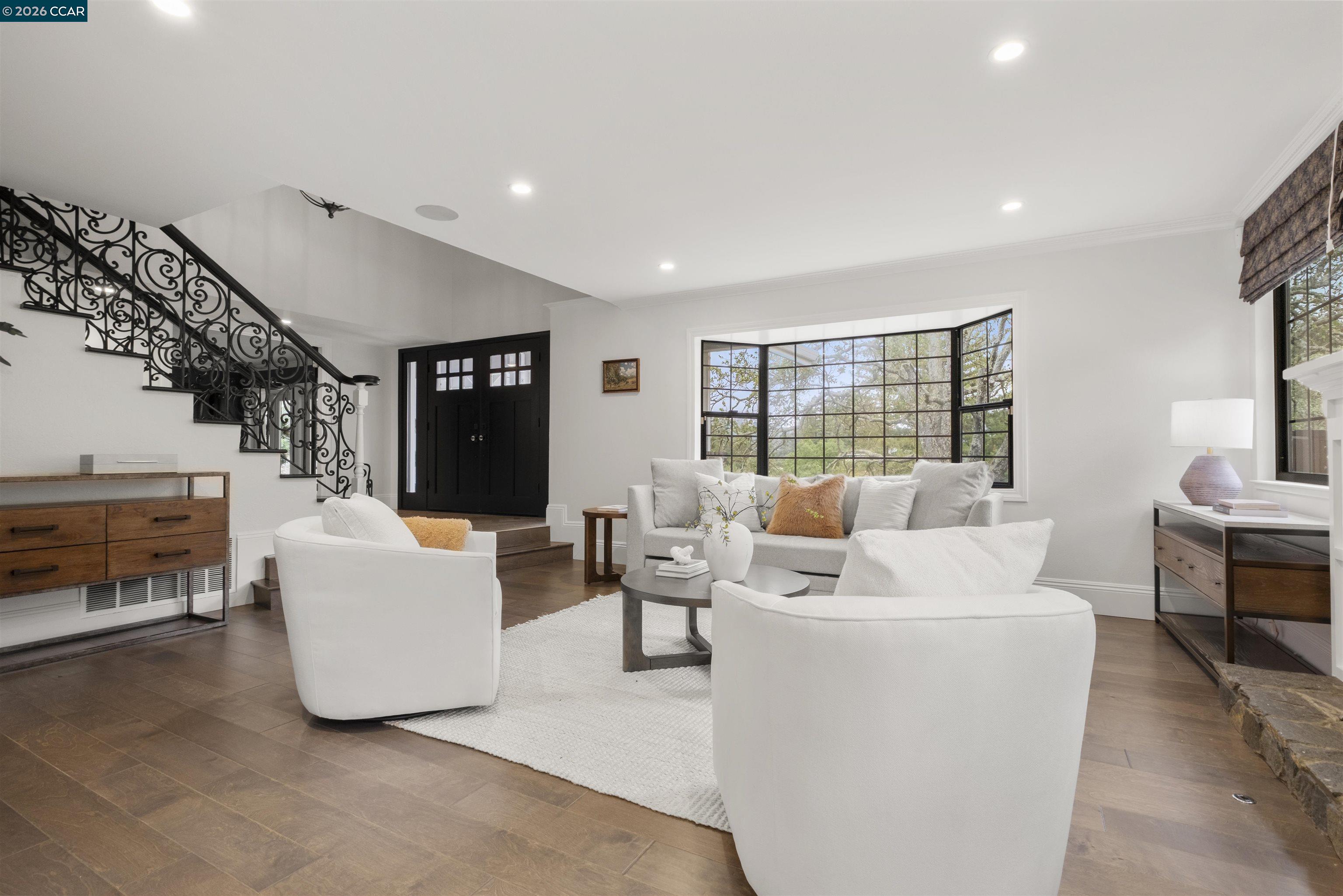 330 Twin Peaks Ln