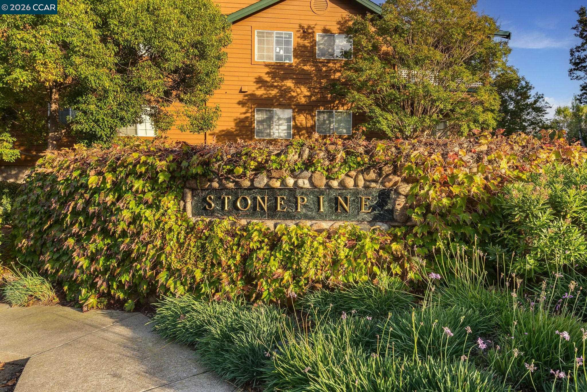 110 Stone Pine Ln