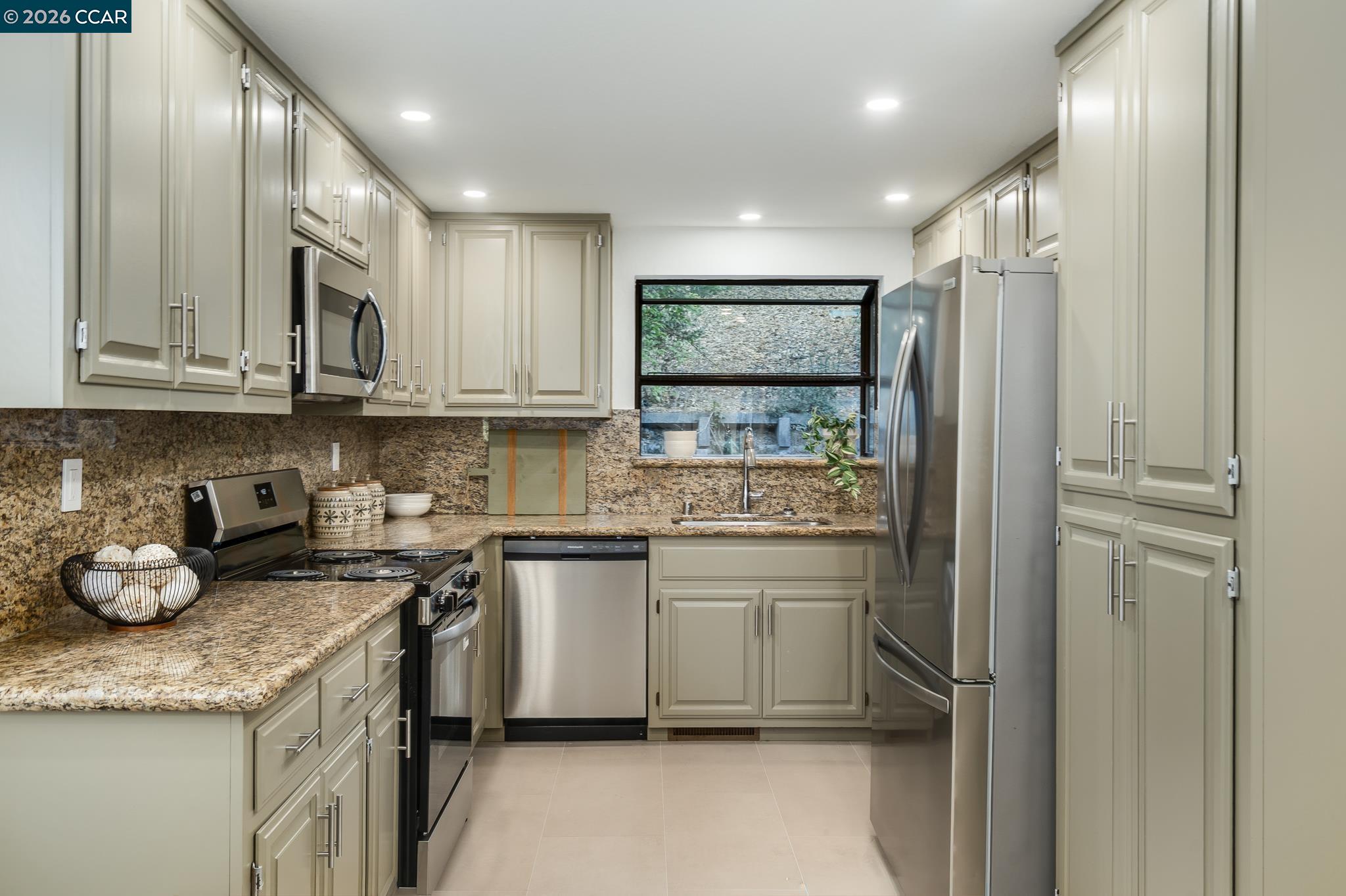 900 Augusta Dr