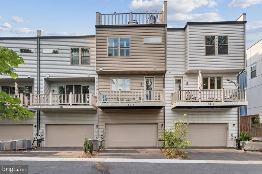 5012 OAKMOORE DRIVE