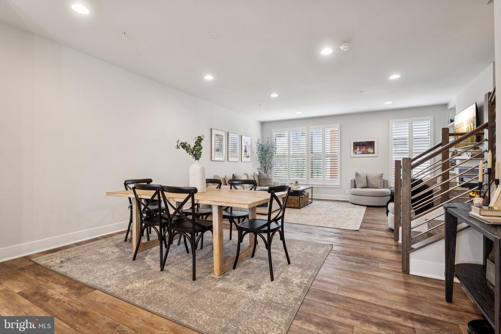 5012 OAKMOORE DRIVE