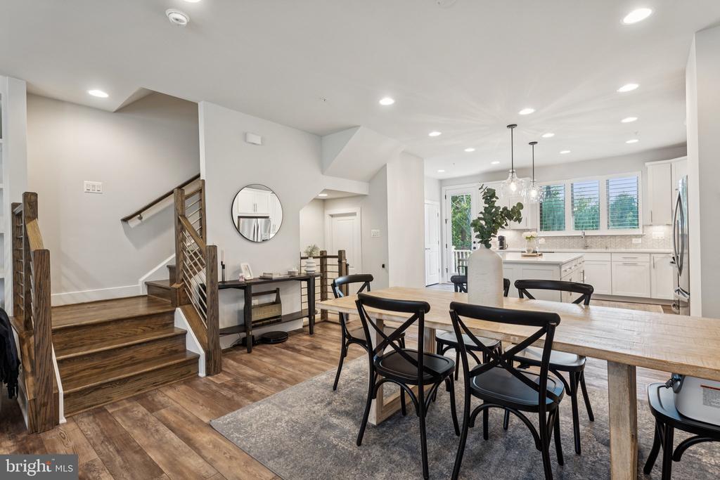 5012 OAKMOORE DRIVE