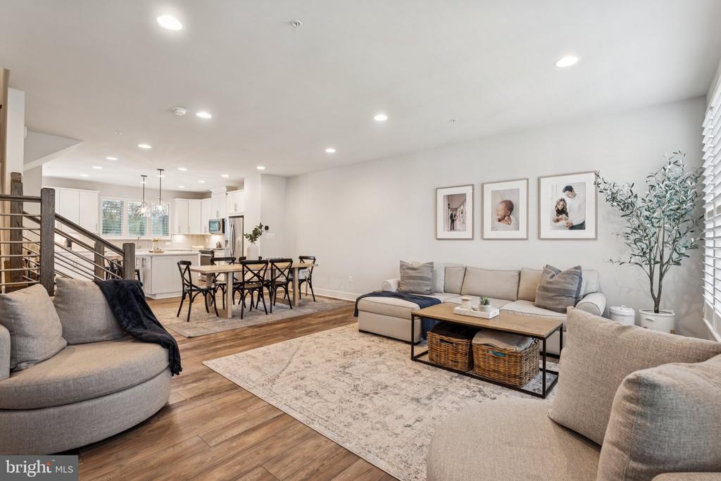 5012 OAKMOORE DRIVE