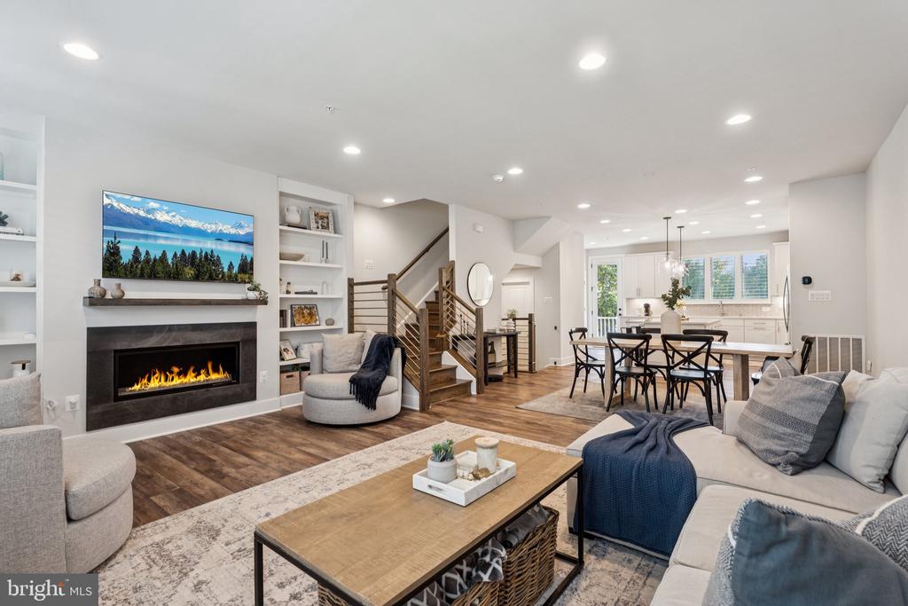 5012 OAKMOORE DRIVE