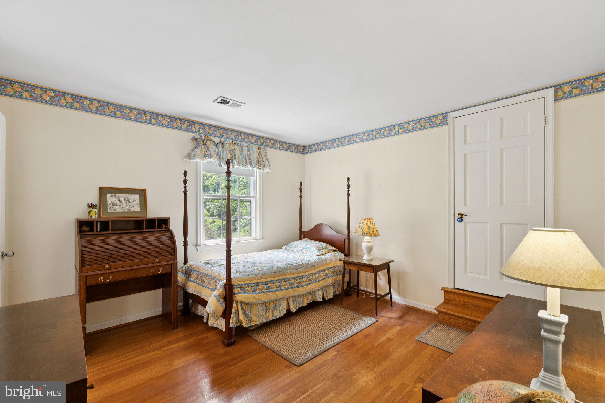 7605 HACKAMORE DRIVE