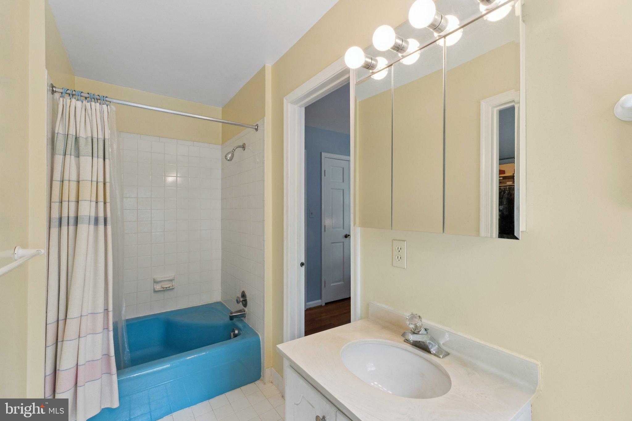 7605 HACKAMORE DRIVE