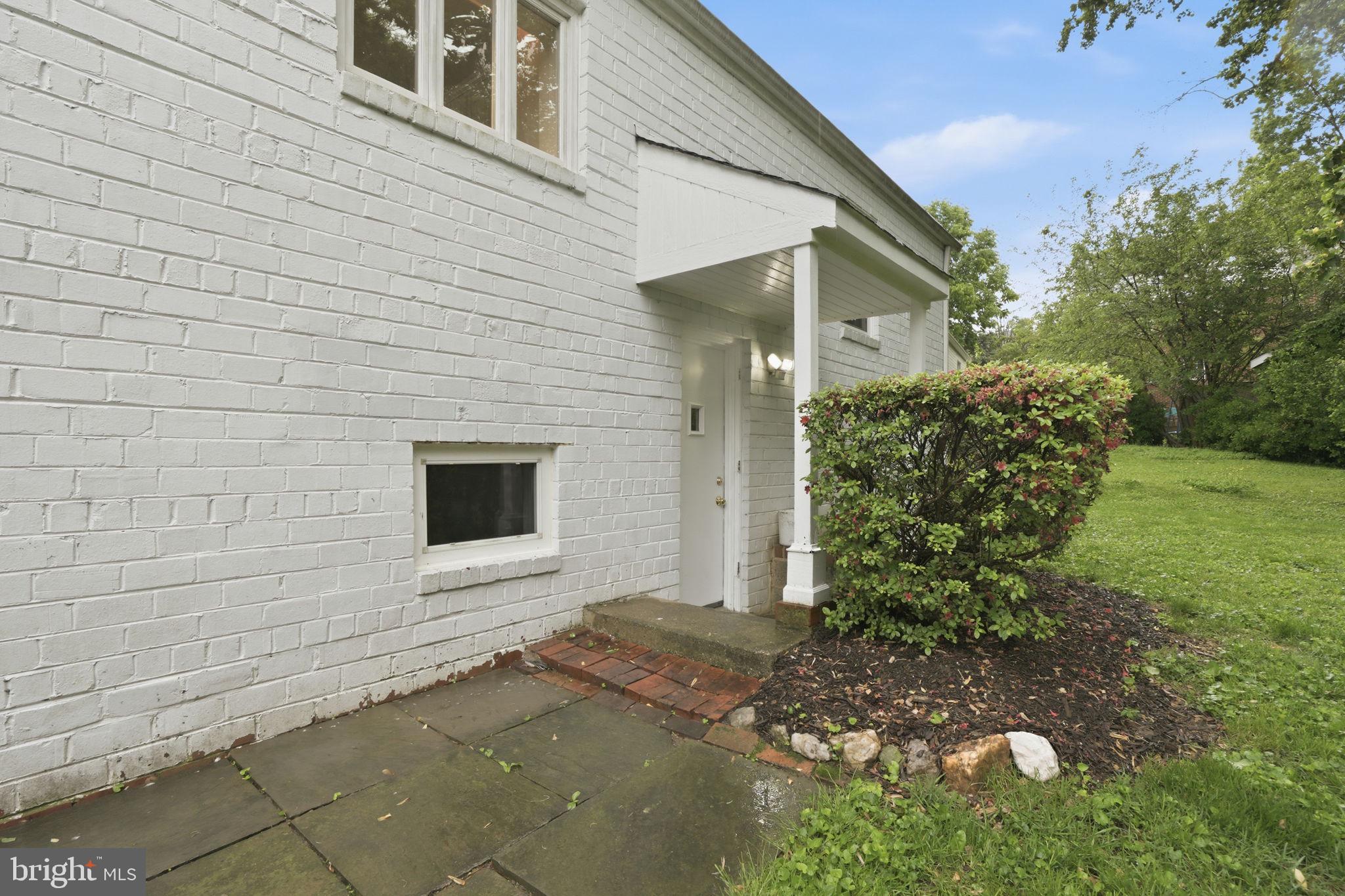 5803 CLEVES LANE