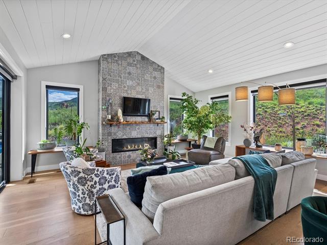 6560 Crestbrook Drive