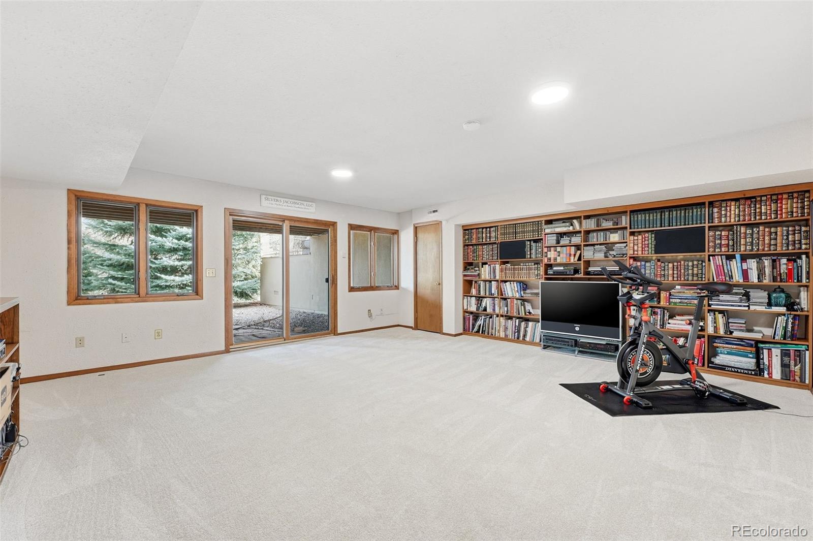 5904 Meadowbrook Drive