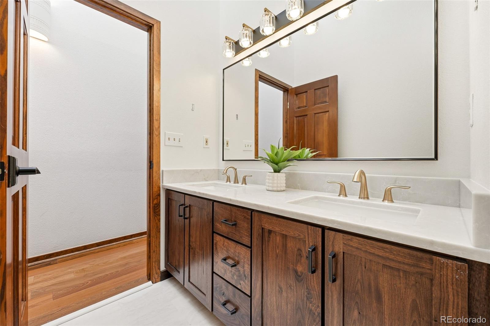 5904 Meadowbrook Drive