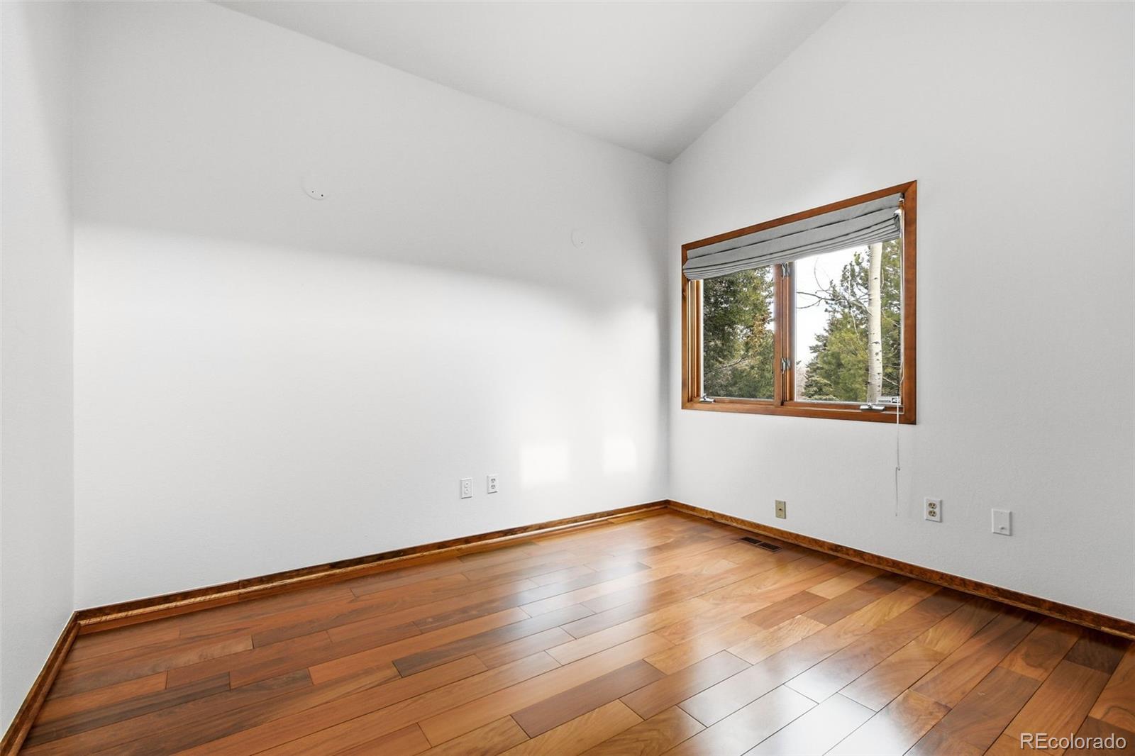 5904 Meadowbrook Drive