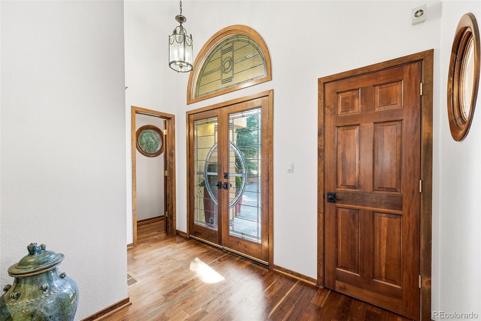 5904 Meadowbrook Drive