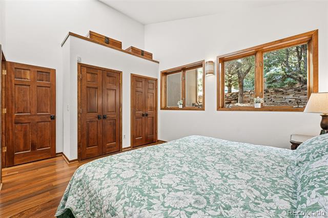 5904 Meadowbrook Drive