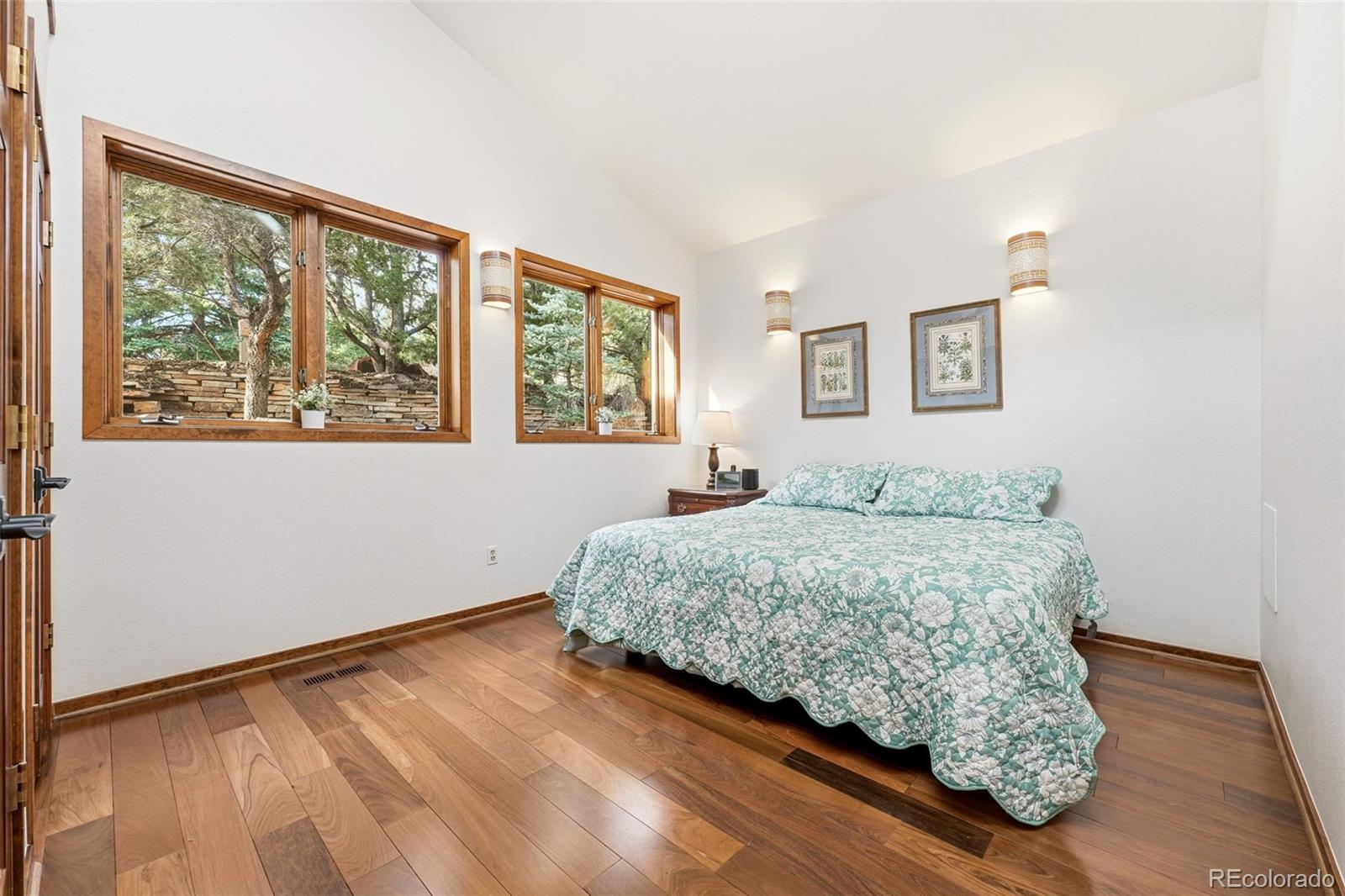 5904 Meadowbrook Drive