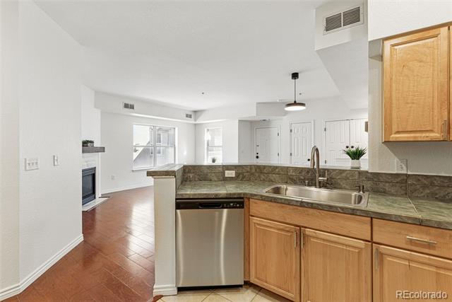 2901 Wyandot Street Unit: 18