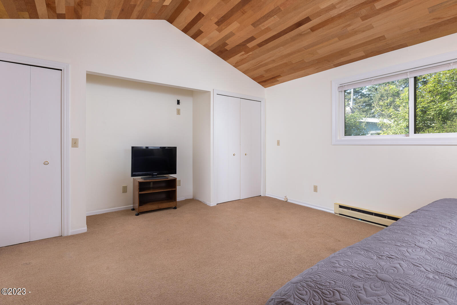 5850 Jasmine Ave