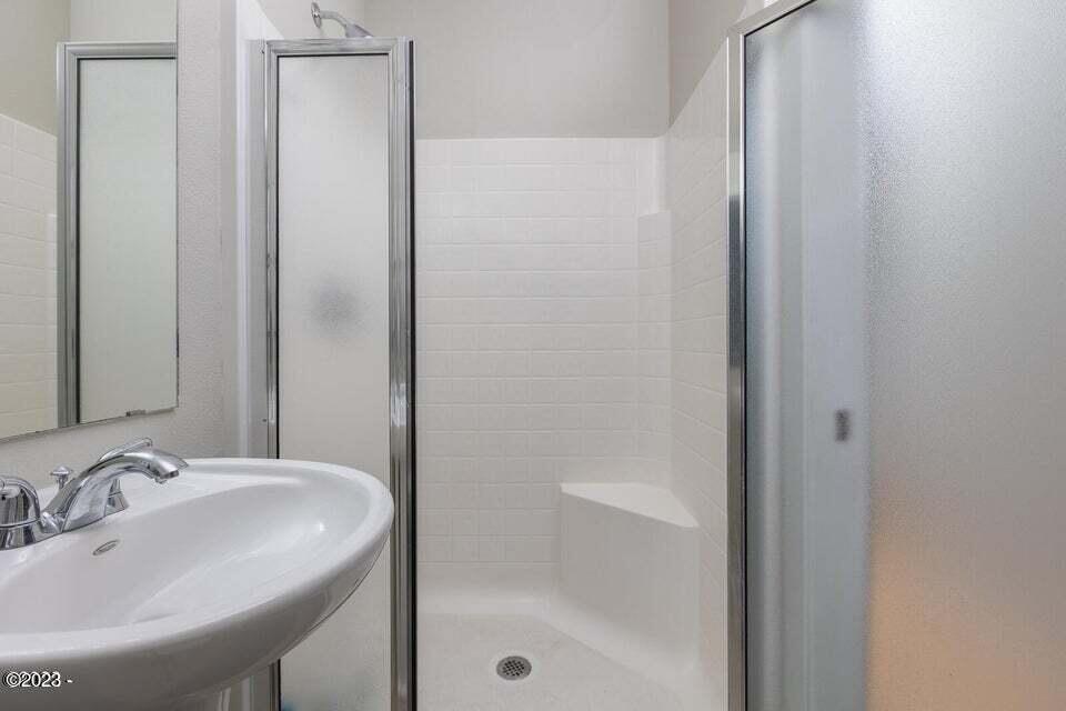425 SE Shell Ave Unit: 5