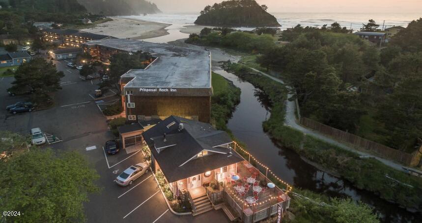 48988 S Hwy 101, 128