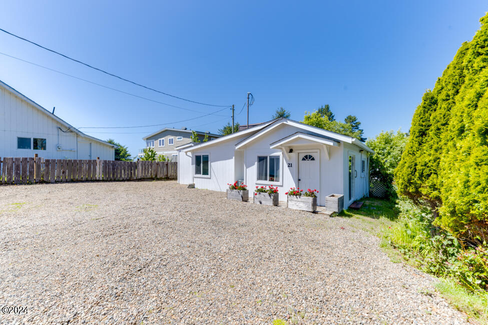 21+25 Hawkins Street