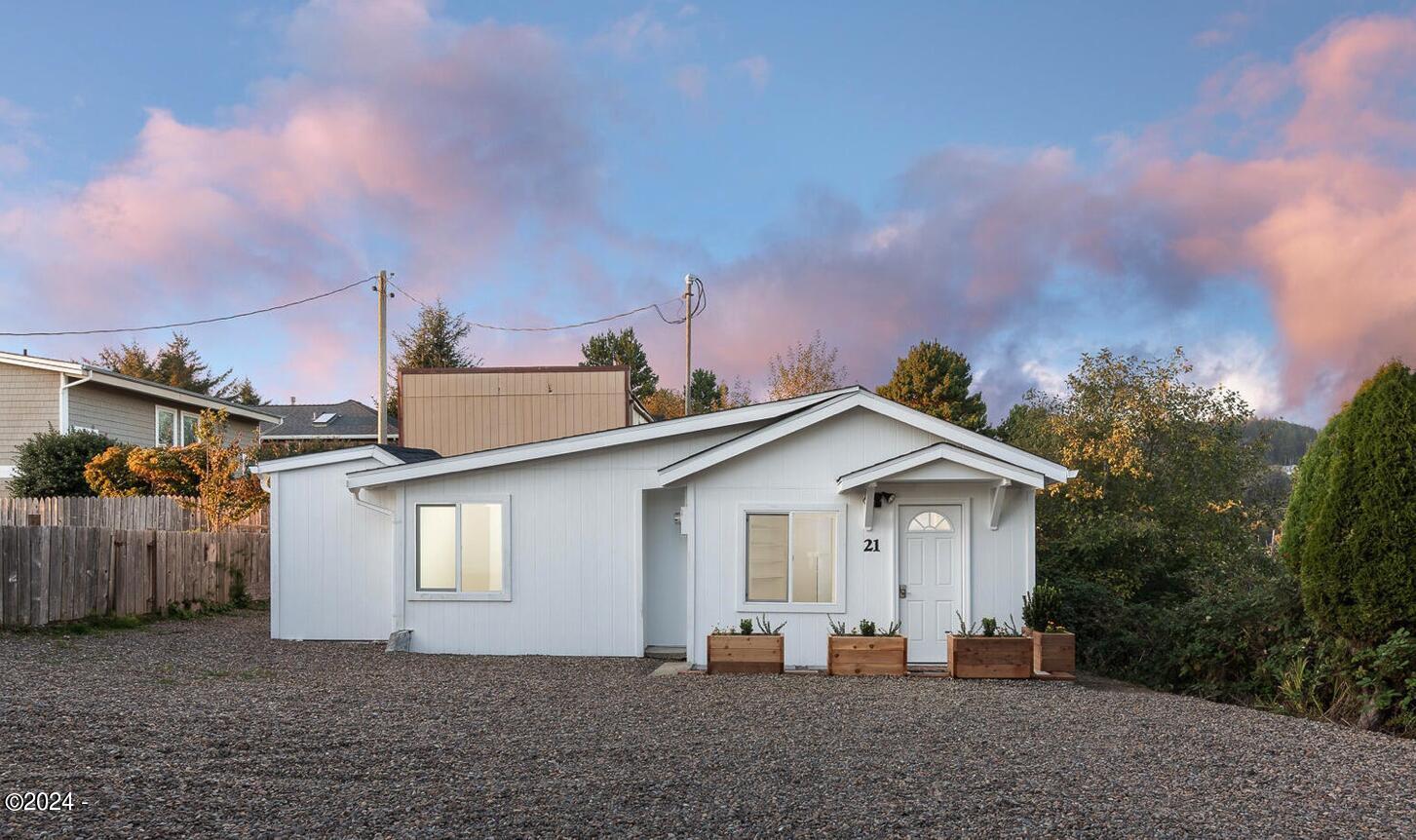 21+25 Hawkins Street