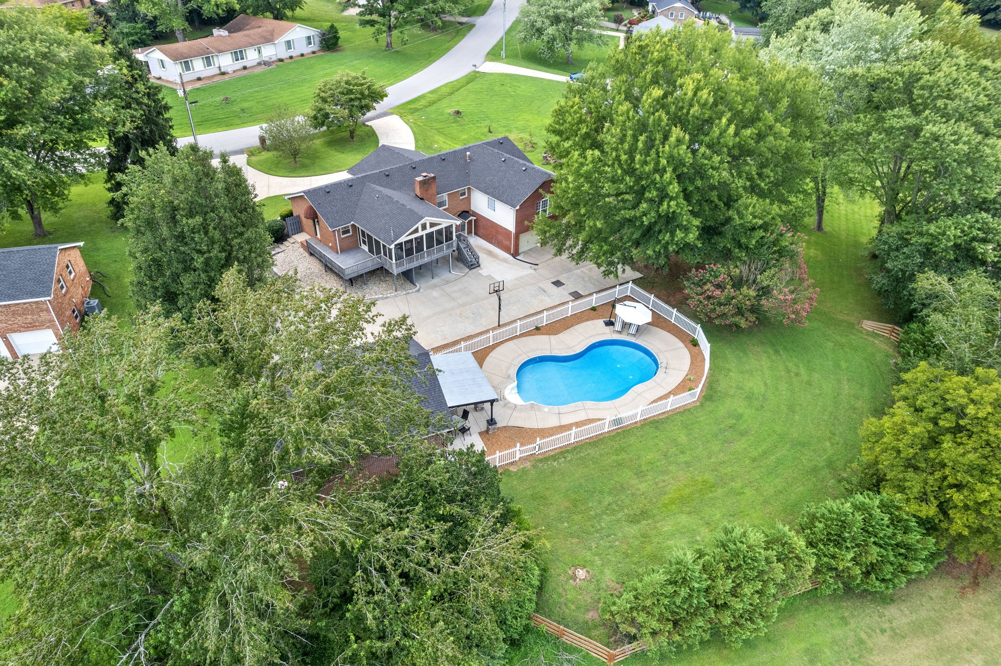 415 Rivermont Dr