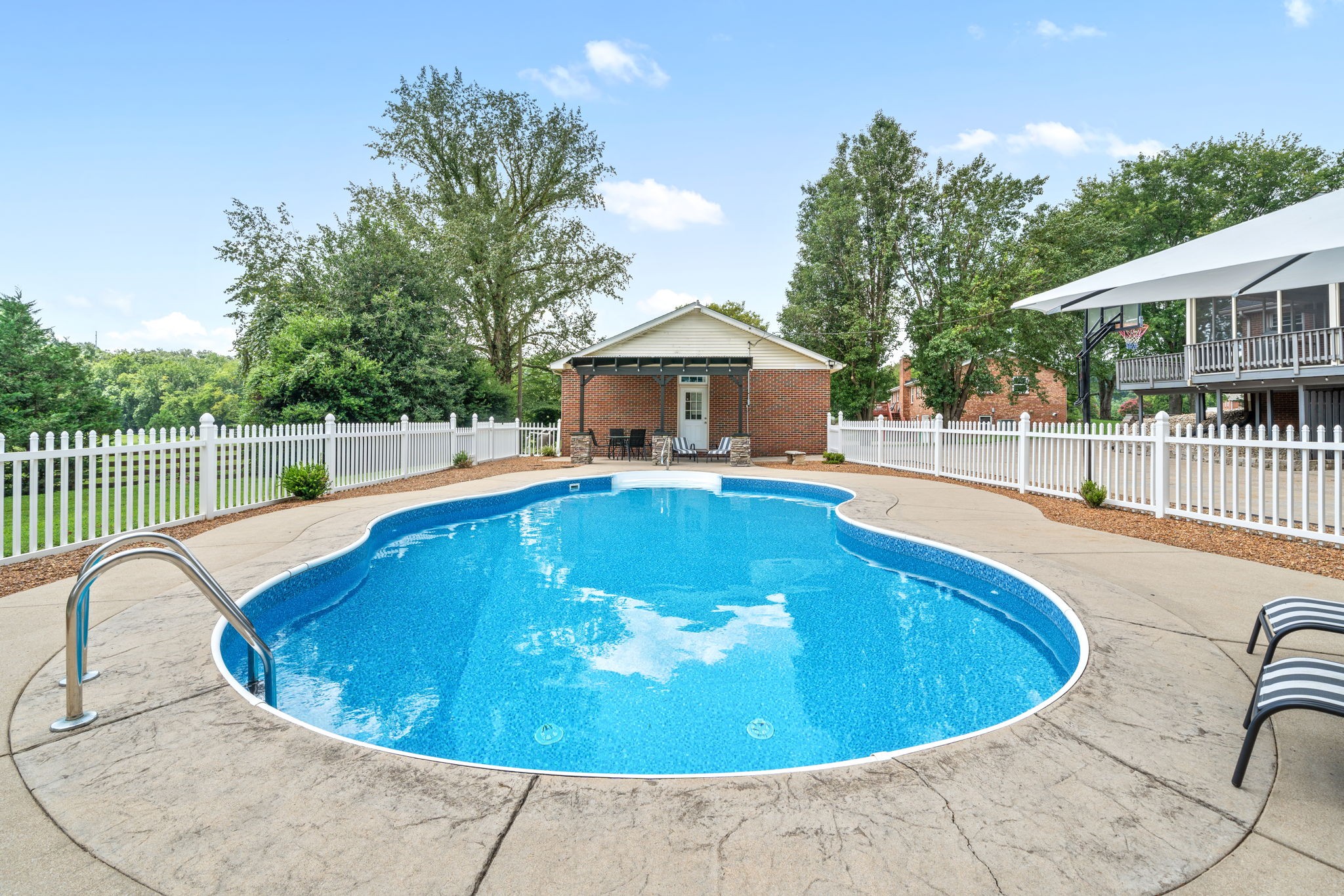 415 Rivermont Dr