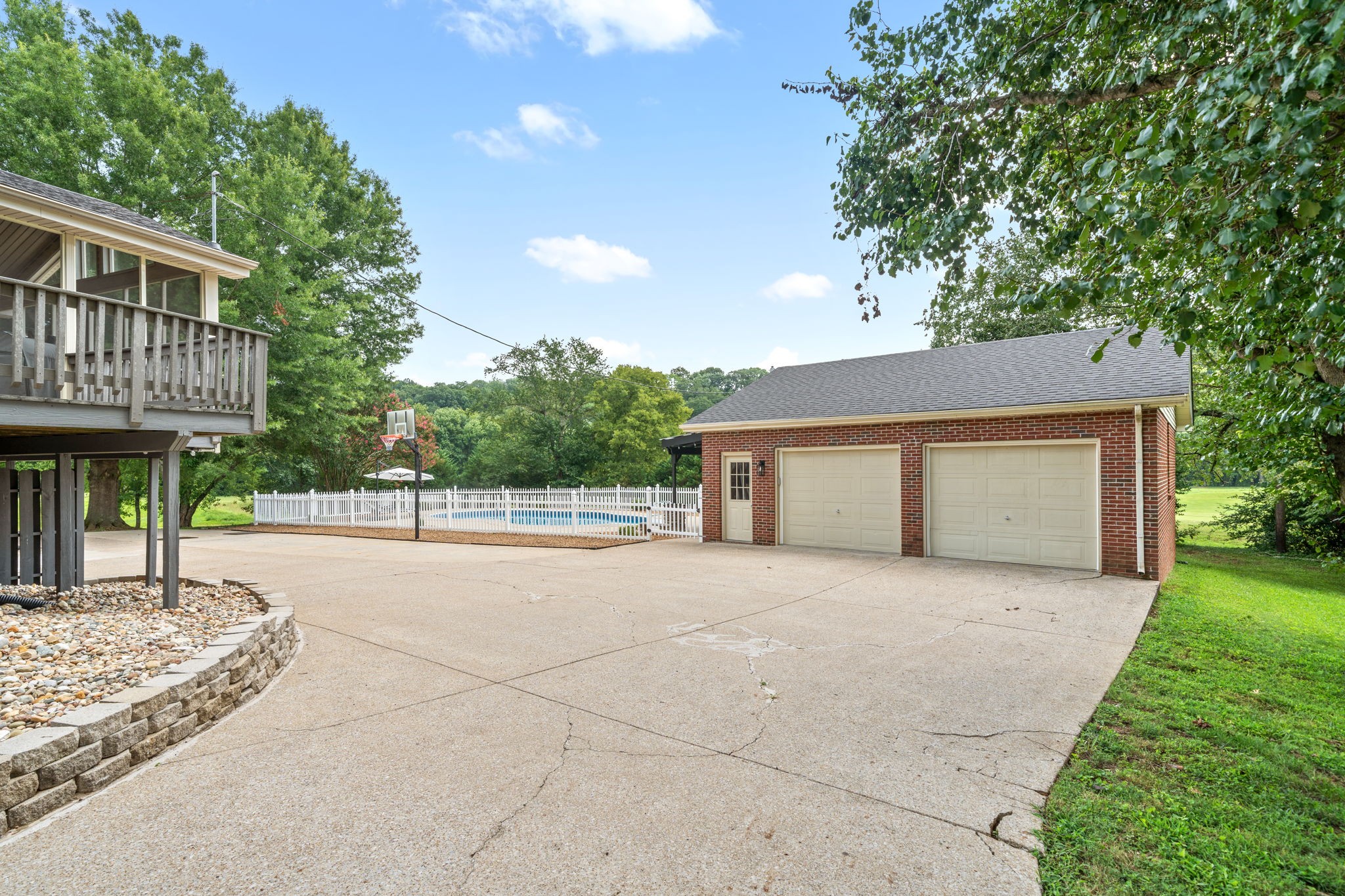 415 Rivermont Dr