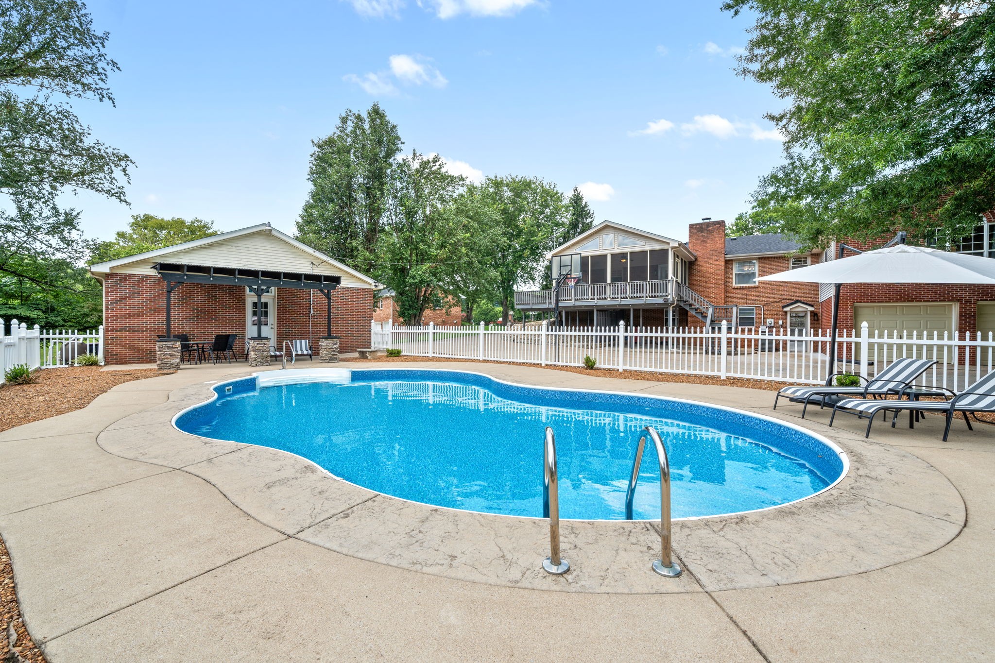 415 Rivermont Dr