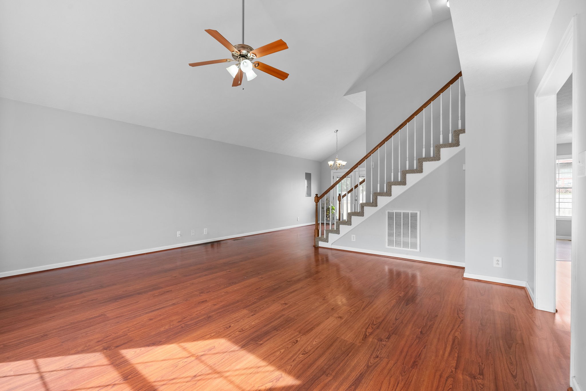 1549 Apache Way