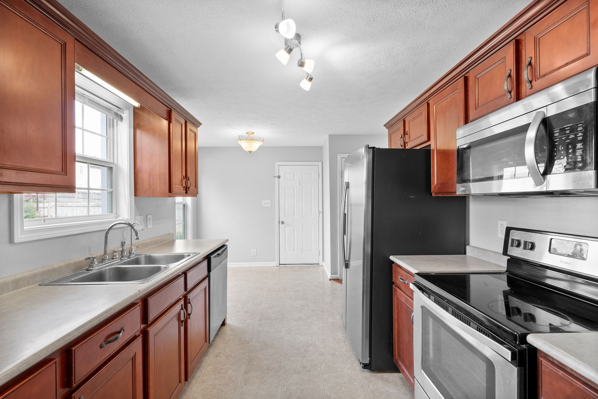 1549 Apache Way