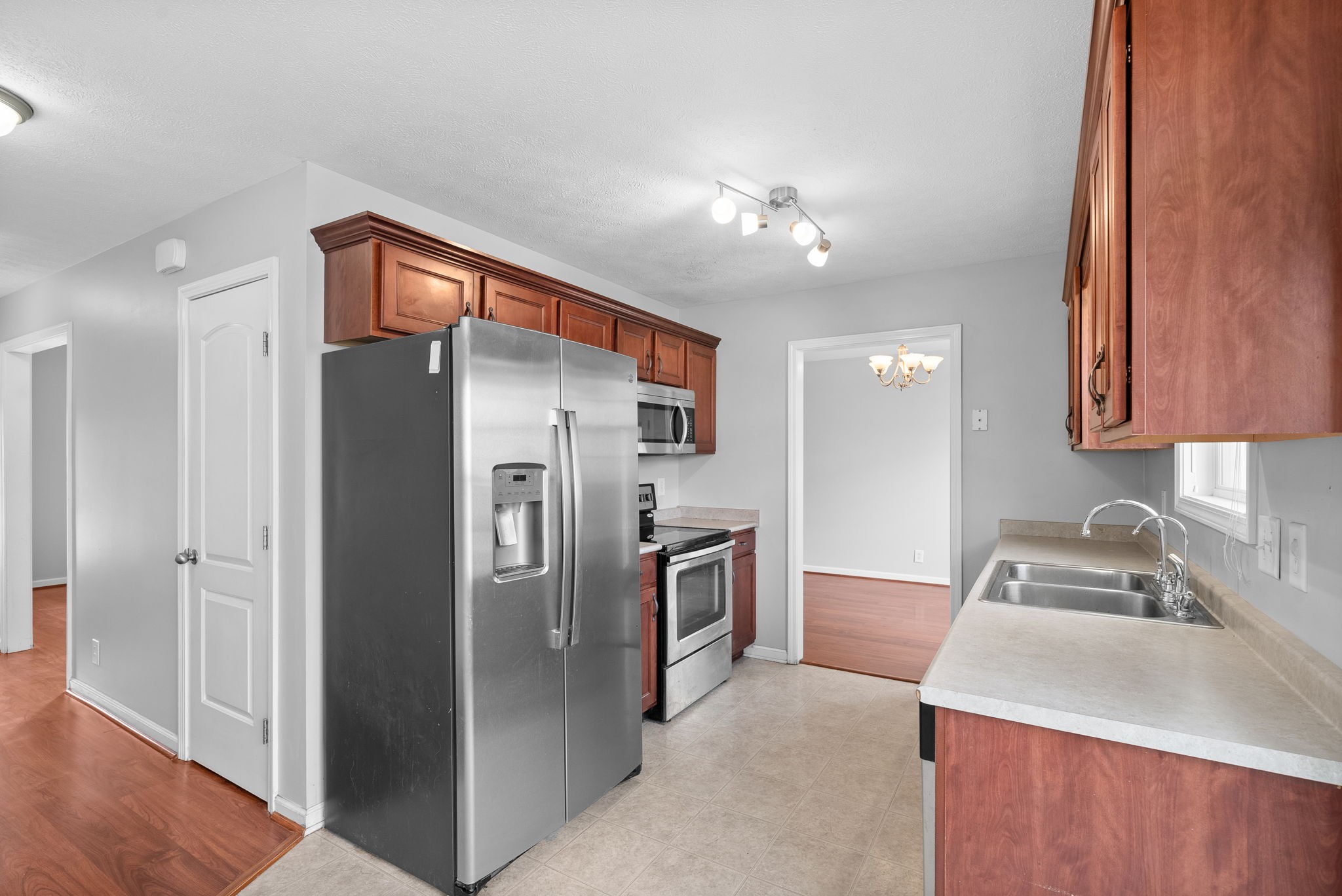 1549 Apache Way