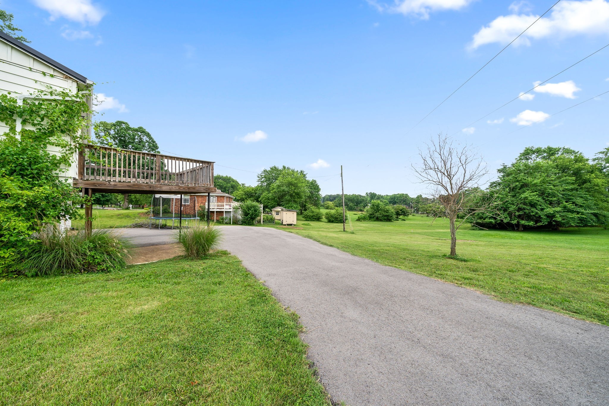 201 W Meadow Dr
